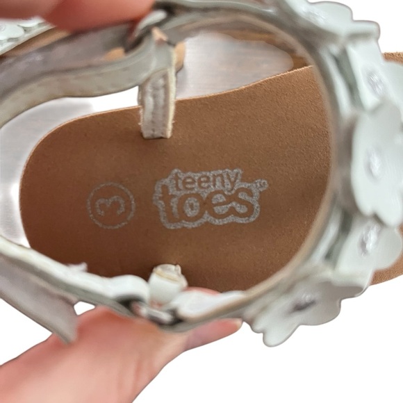 Kids Shoes Size 3 Bundle of 4 Sandals Water Shoes - Picture 15 of 16